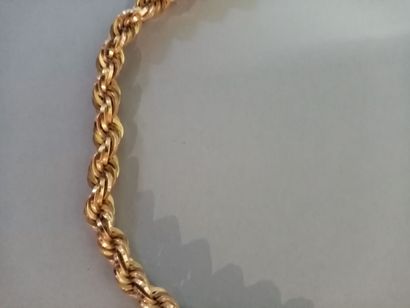null Twisted necklace in yellow gold 

Weight: 9, 10 gr