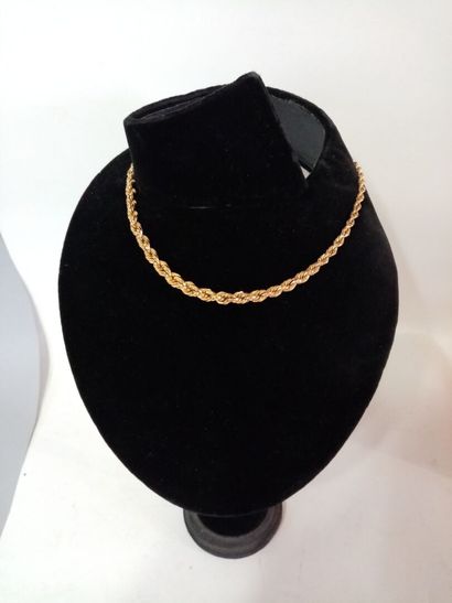 null Twisted necklace in yellow gold 

Weight: 9, 10 gr
