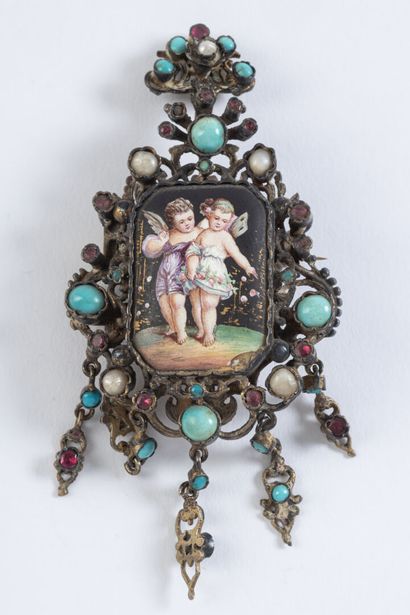 null Set of pompom with enamel medallion decoration featuring two cherubs 

Napoleon...