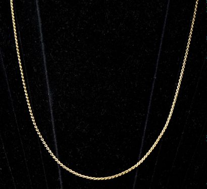 null 18k (750) yellow gold chain (eagle)

Weight: 9.60 grs 

Length : 49 mm