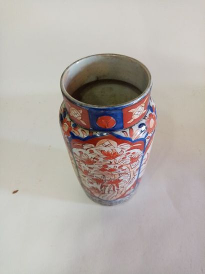 null IMARI 

Vase en porcelaine 

H. 25,5 cm