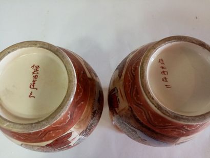 null SATSUMA 

Paire de vases 

H. 31.5 cm 

(accident)
