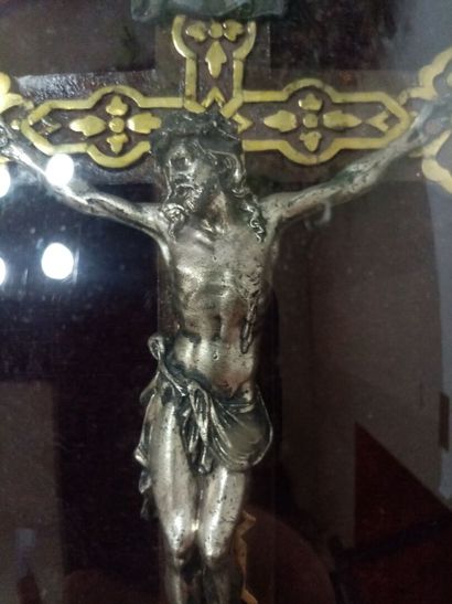 null Christ dans un cadre en bois et stuc à vue ovale et bombée 

50 x 42 cm