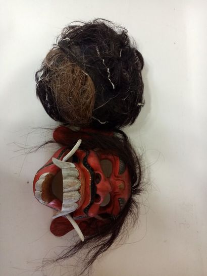 null Masque en bois articulé avec crin avec sa perruque 

Tibet 

22 x 28 cm