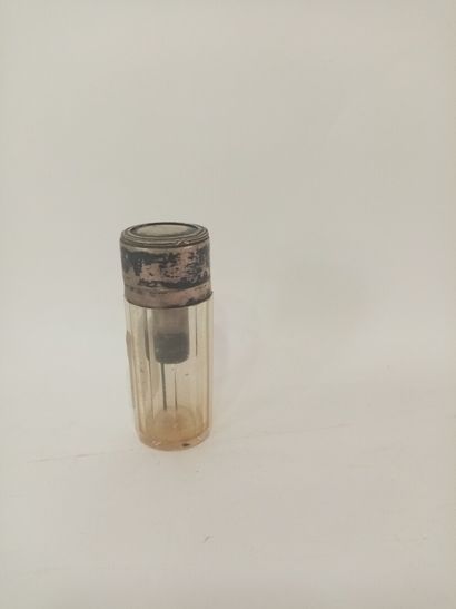 null Vaporisateur à parfum, monture en argent 

H. 9 cm