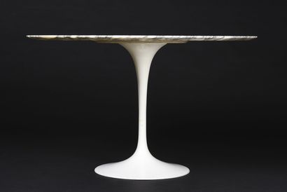 null Eero SAARINEN (1910-1961)

Table de salle à manger modèle Tulipe à plateau circulaire...