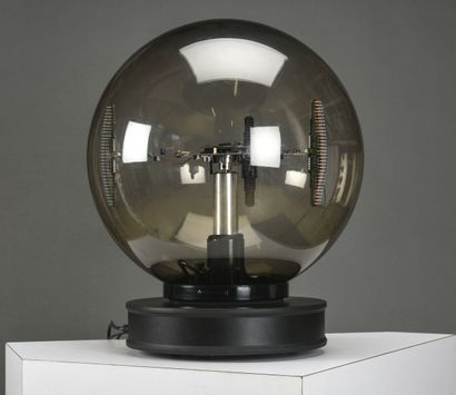 null TRAVAIL 1990

Lampe de forme boule en verre transparent à diffuseurs de lettres...