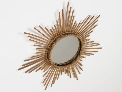null TRAVAIL 1960

Miroir circulaire dit Soleil à encadrement rotin.



65 X 65 cm...