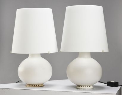 null Max INGRAND (1908-1969)

Paire de lampes en opaline, modèle 1853 à pied boule...