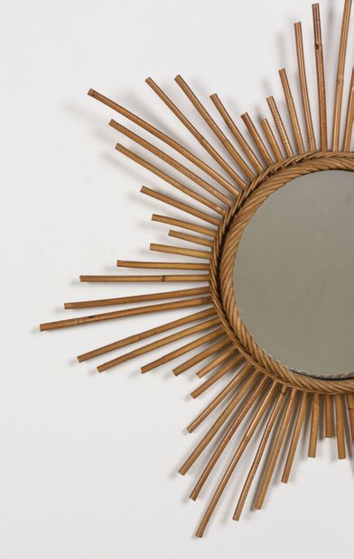 null TRAVAIL 1960

Miroir circulaire dit Soleil à encadrement rotin.



65 X 65 cm...