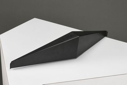 null Gilles DERAIN (1944-2019)

Applique modèle Eagle en métal plié laqué noir.

Edition:...