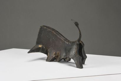 null Lars LARSSON (1917-1991)

Taureau



Sculpture en fonte à patine noire



Signé...