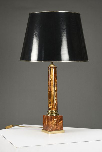 null Pierre GIRAUDON (Né en 1923)

Lampe de table de forme obélisque en résine fractale...