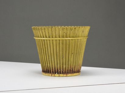 null Mathieu MATEGOT (1910-2001).

Cache pot en tôle perforé dit Rigitule pliée fixée...