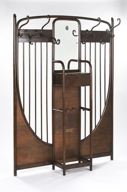 null Michael THONET (1796-1871)

Anteroom coat rack model N°10806 with eight coat...