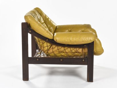 null Jean GILLON (1919-2007)

Fauteuil et son ottoman à structure en Jacaranda à...