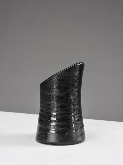 null Robert (1930-2008) et Jean CLOUTIER (1930- 2015)

Vase de forme cylindrique...