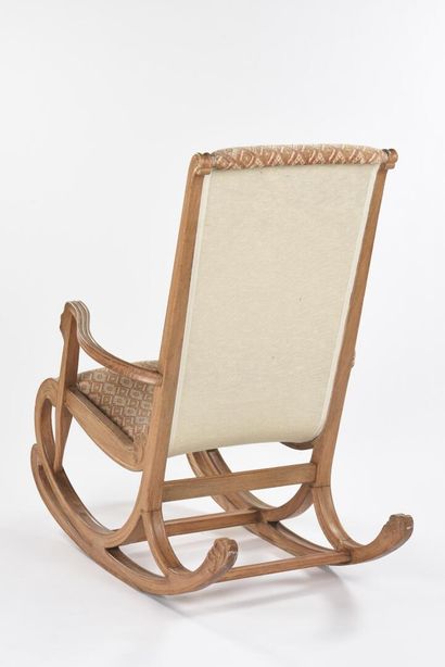 null Louis MAJORELLE (1959 - 1926)

Rocking chair à structure mouvementé nervuré...