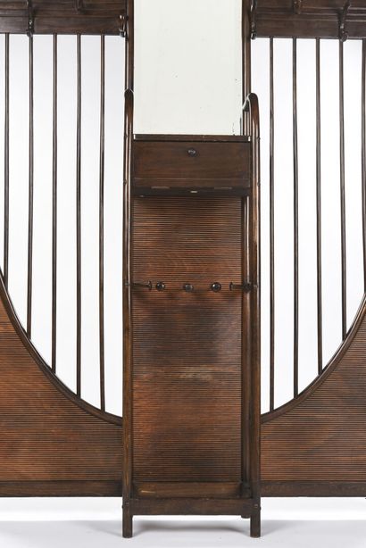 null Michael THONET (1796-1871)

Anteroom coat rack model N°10806 with eight coat...