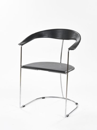 null ARRBEN, ITALIA 

Suite de trois chaises modèle Ursula à structure en métal chromé....