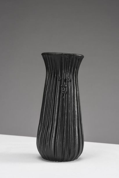 null Robert (1930-2008) et Jean CLOUTIER (1930- 2015)

Vase de forme légèrement conique...