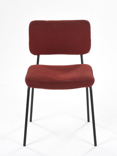 null André SIMARD (Né en 1925)

Suite de six chaises à structure en métal laqué noir.

Assises...