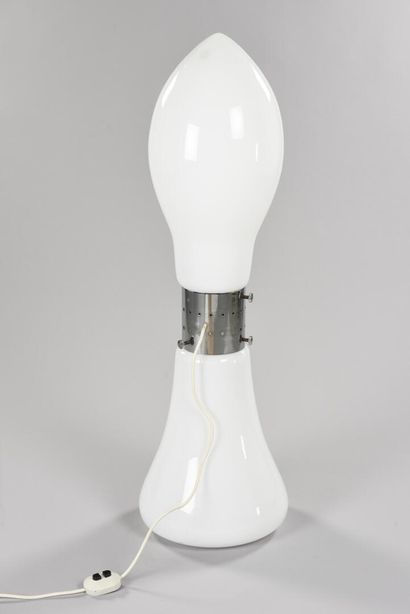 null Carlon NASON (Né en 1936)

Grande lampe à deux feux modèle Birillo composée...