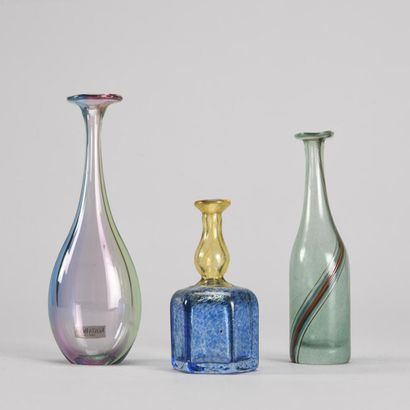 null Kjell ENGMAN (né en 1946)

Suite de trois vases en verre soufflé polychrome...