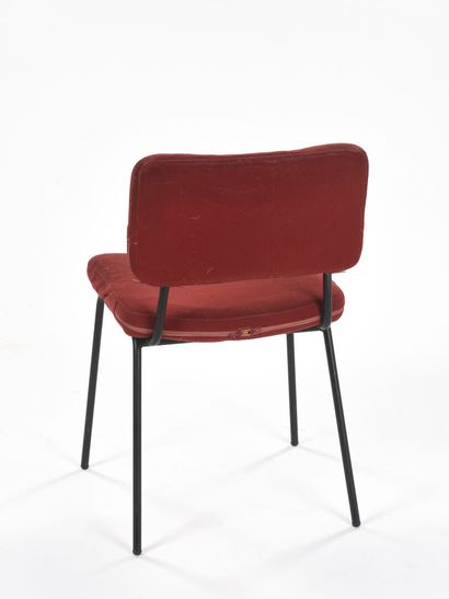 null André SIMARD (Né en 1925)

Suite de six chaises à structure en métal laqué noir.

Assises...