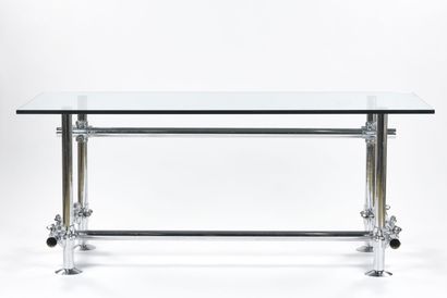 null TRAVAIL D'ARCHITECTE

Pièce Unique

Grande table composée par des tubes de métal...