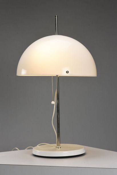 null Carl FAGERLUND (1915-2011)

Lampe modèle Skyddsform à base circulaire en métal...