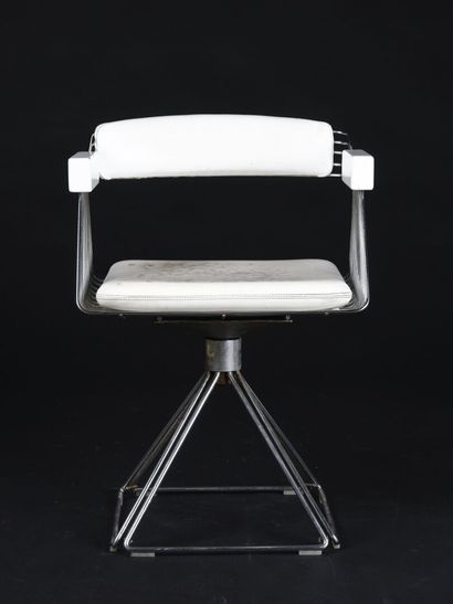 null Rudy VERHELST (Né en 1939)



Suite de quatre fauteuils pivotants modèle Delta...