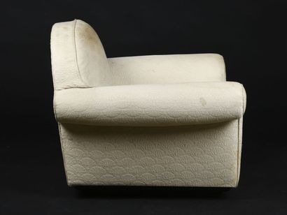  Jean-Charles MOREUX (1889-1956) 
 
Paire de larges fauteuils club reposant sur une...