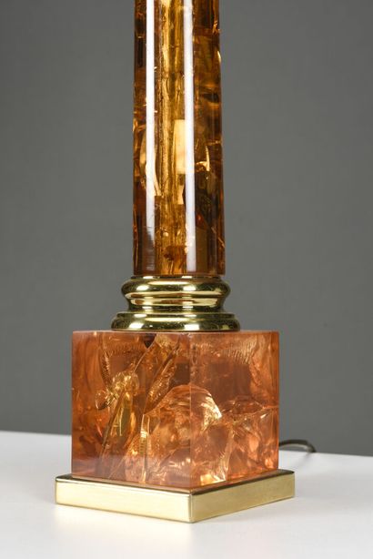 null Pierre GIRAUDON (Né en 1923)

Lampe de table de forme obélisque en résine fractale...