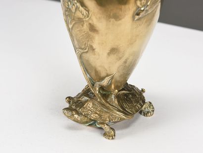 null Louis-Théophile HINGRE (1832-1911) 

Période Art Nouveau

Cruche en bronze doré...