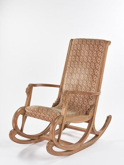  Louis MAJORELLE (1959 - 1926) 
Rocking chair à structure mouvementé nervuré végétal...