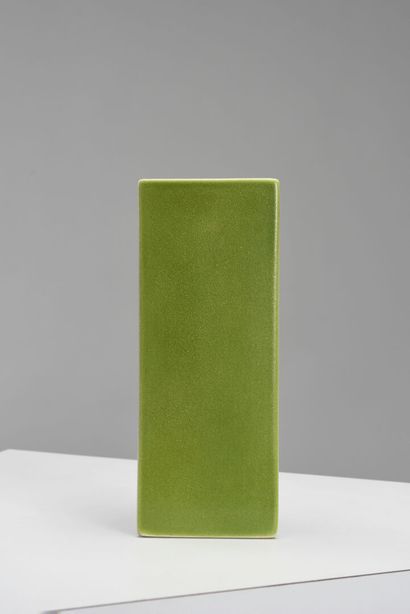 null Denise GATARD (1908-1992)

Vase dit Triangle en terre blanche à couverte émaillée...