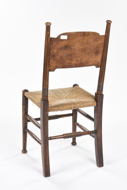  E.G. PUNNETT (XIXe- XXe) 
Chaise à haut dossier à piétement avant fuselé et cannelé...