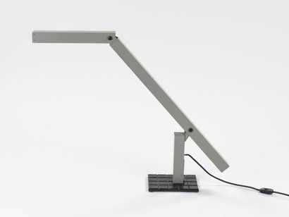 null TRAVAIL D'ARCHITECTE

Lampe de table à base rectangulaire en fonte laqué noir...