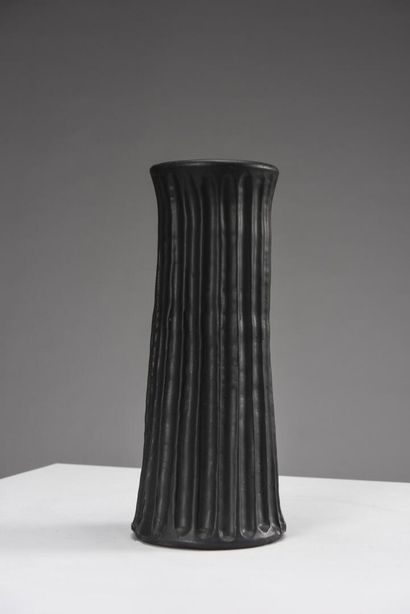 null Robert (1930-2008) et Jean CLOUTIER (1930- 2015)

Vase de forme légèrement conique...