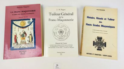 null [Franc-Maçonnerie]. 3 volumes :

NAUDON Paul. Histoire, Rituels et Tuileur des...