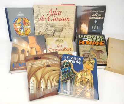 [MOYEN-AGE]. 9 volumes dont : la France Romane ;...