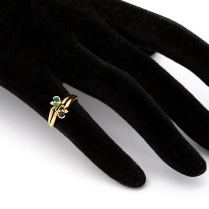 null Yellow gold (750) 18K "you and me" ring, with two emeralds, two diamonds and...