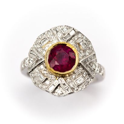 null Ring in 18K white gold, set with a round ruby, on a basket of calibrated diamonds...