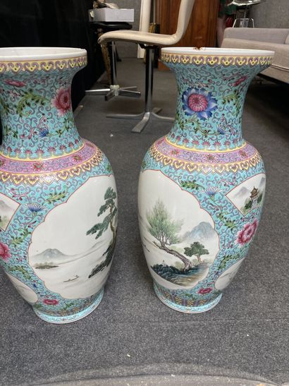 null Chine paire de vase en porcelaine à décor de paysage et de pagode

Accident...