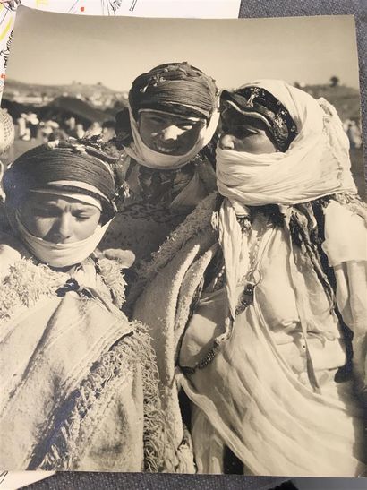 null Bernard Rouget (1914-1987)

Femmes marocaines

Tirage sur papier argentique

joint...