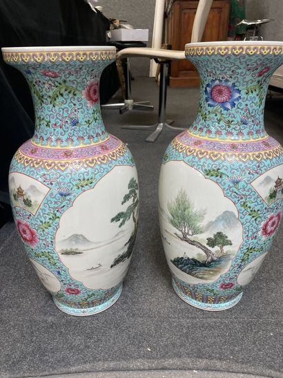 Chine paire de vase en porcelaine à décor...