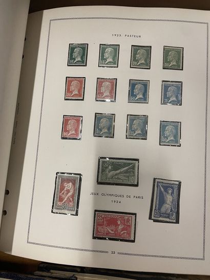 null Quatre albums de timbres