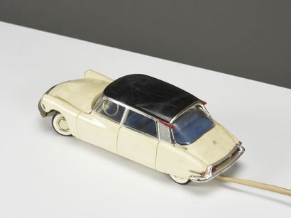 null "GeGé" CITROEN DS 19 

Filoguided 

In its original box (damaged)

Condition...