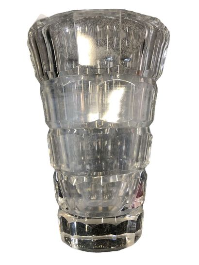 null DAUM vase en cristal taillé

H : 24.5 cm